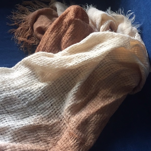 Gradient Scarf - Picture 3 of 4